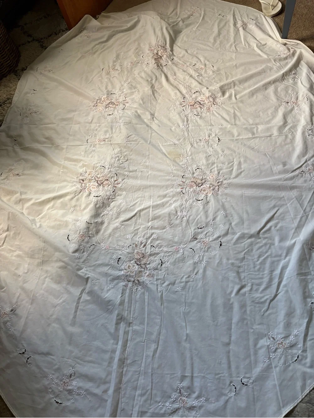VTG 97x65 tablecloth featuring intricate white floral embroidery